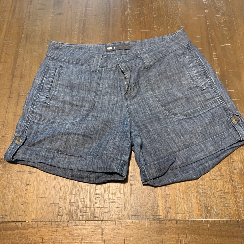 Levi’s Strauss Women’s casual shorts